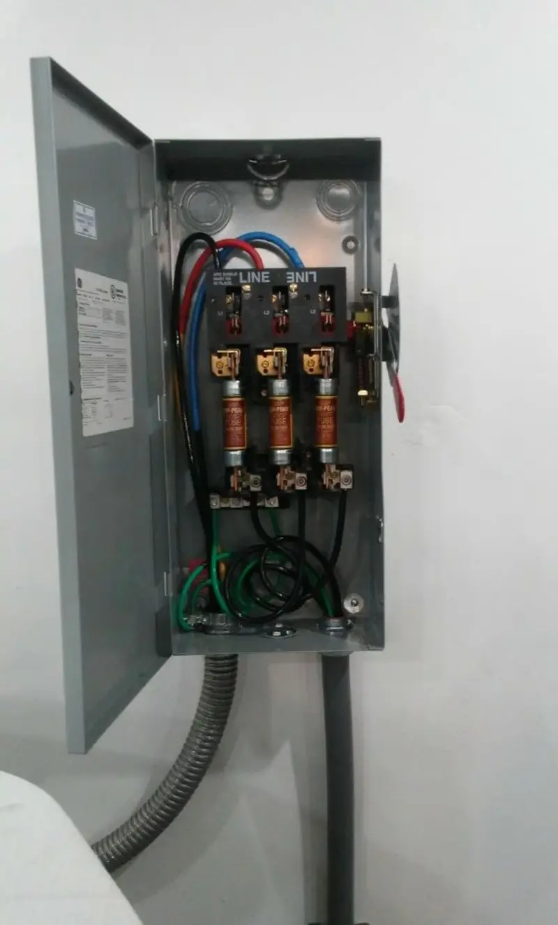 Three-phase disconnect switch installed for Smoke Detector Installation in Homeland Park